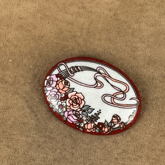 Vintage Michaela Frey Enamel Art Nouveau Broach Roses and Ribbons Floral scene - Picture 2 of 4
